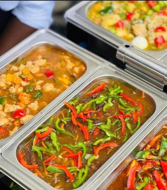 Chafing dishes holding intercontinental sauces and stir-fried dishes with peppers